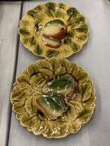 A PAIR OF RARE FRENCH CIRCA 1895 MAJOLICA PLATES, DIAMETER 19CM