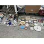 AN ASSORTMENT OF ITEMS TO INCLUDE FLATWARE AND CERAMICS ETC