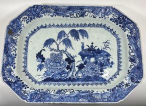 A LARGE 18TH CENTURY CHINESE QING EXPORT BLUE AND WHITE PORCELAIN MEAT PLATE, LENGTH 39CM (REPAIR TO