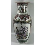 A LARGE CHINESE CANTON FAMILLE ROSE DESIGN VASE, HEIGHT 38CM