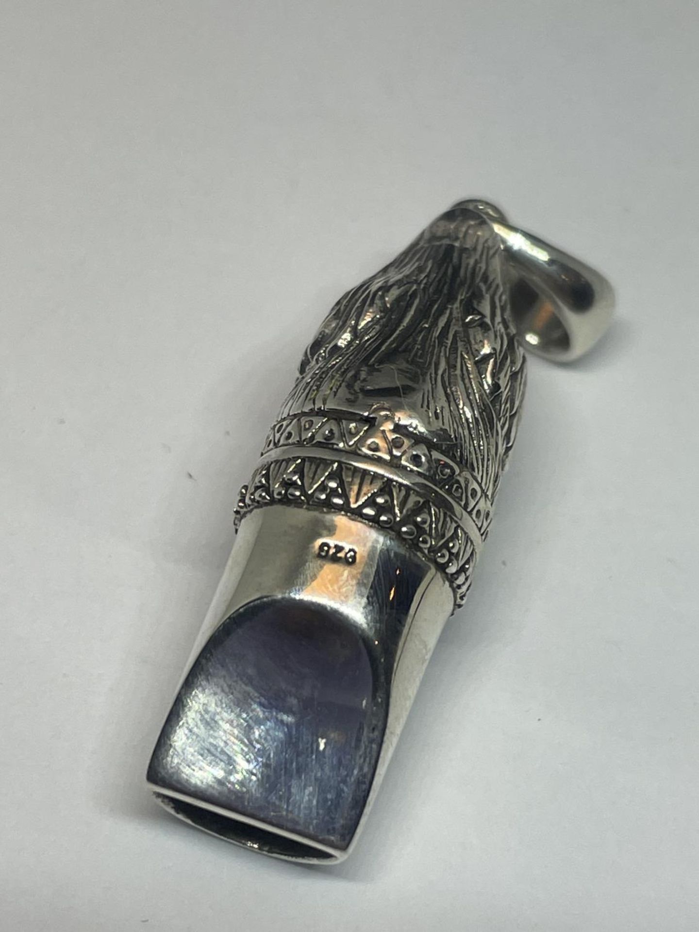 A SILVER FOX WHISTLE PENDANT - Image 3 of 3