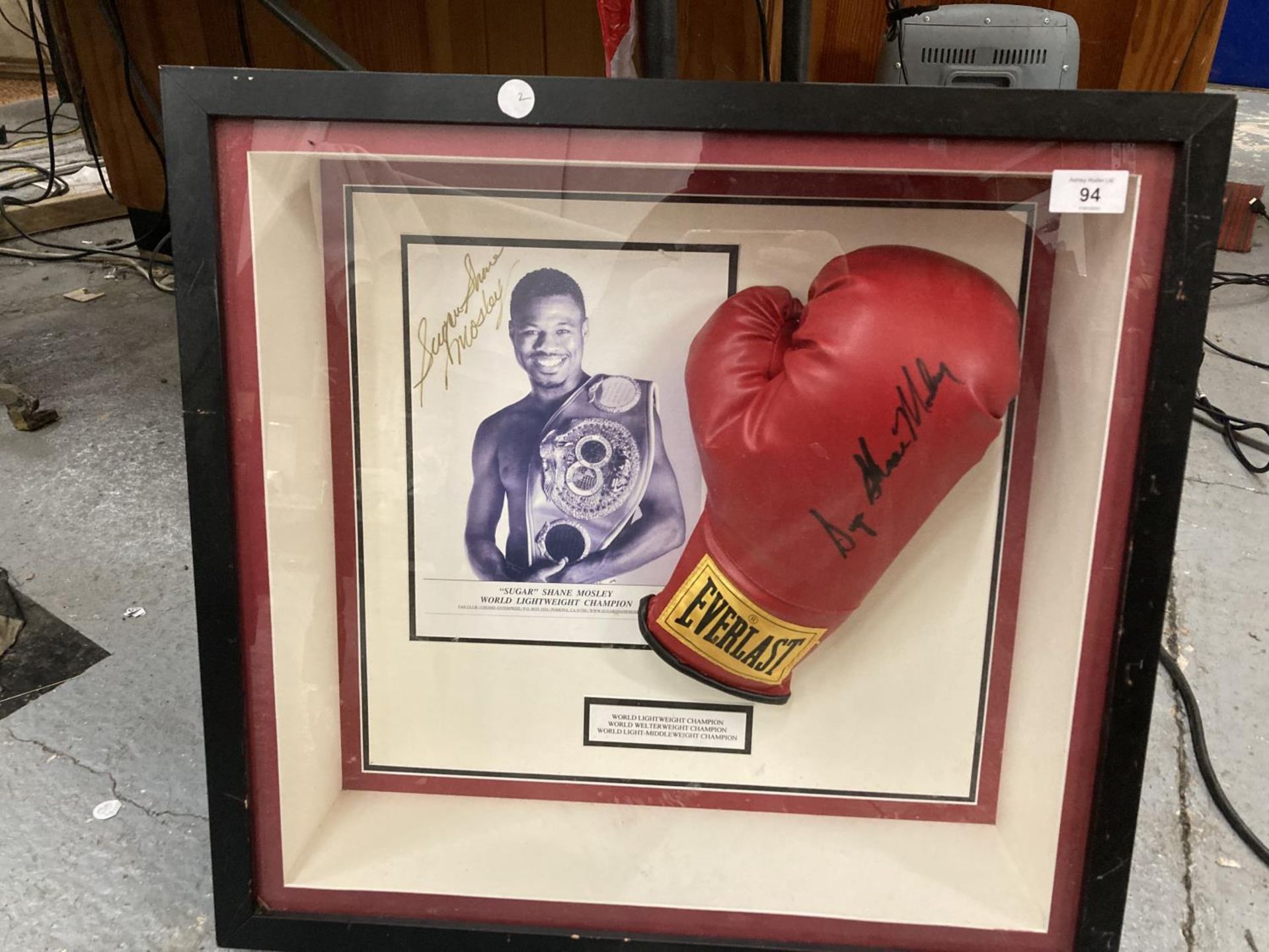 A FRAMED & SIGNED SUGAR SHANE MOSLEY BOXING GLOVE & PHOTOGRAPH