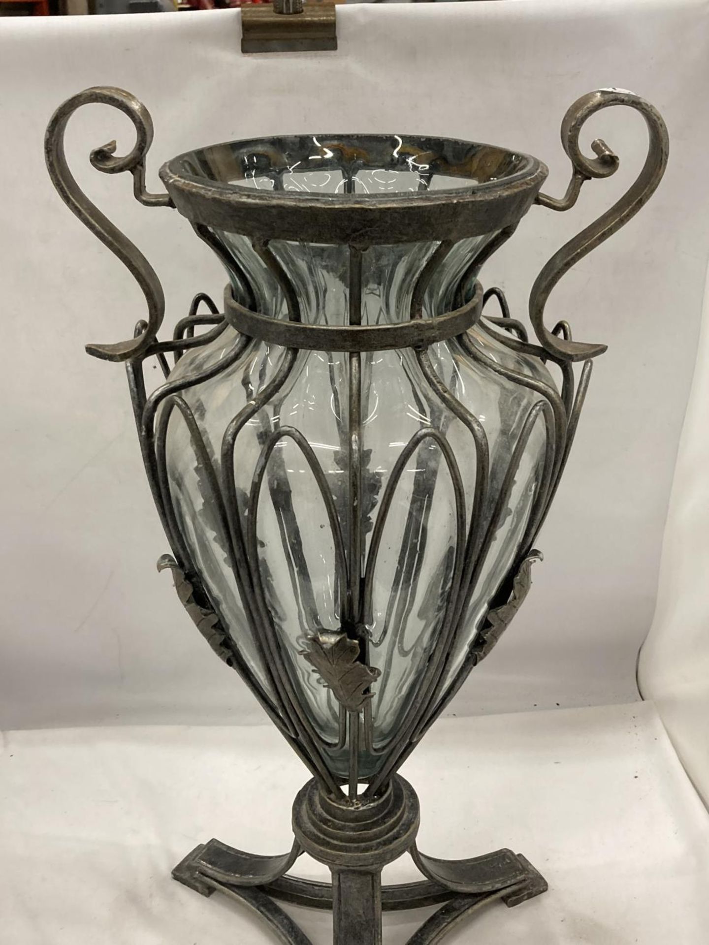 AN ART DECO STYLE VINTAGE GLASS VASE WITH PEWTER CAGE HEIGHT 54 CM - Image 2 of 4