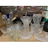 A QUANTITY OF GLASSWARE TO INCLUDE VASES, TANKARDS, ETC