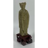 A VINTAGE CHINESE JADE TYPE HARDSTONE IMMORTAL FIGURE ON RED MARBLE BASE, HEIGHT 15CM