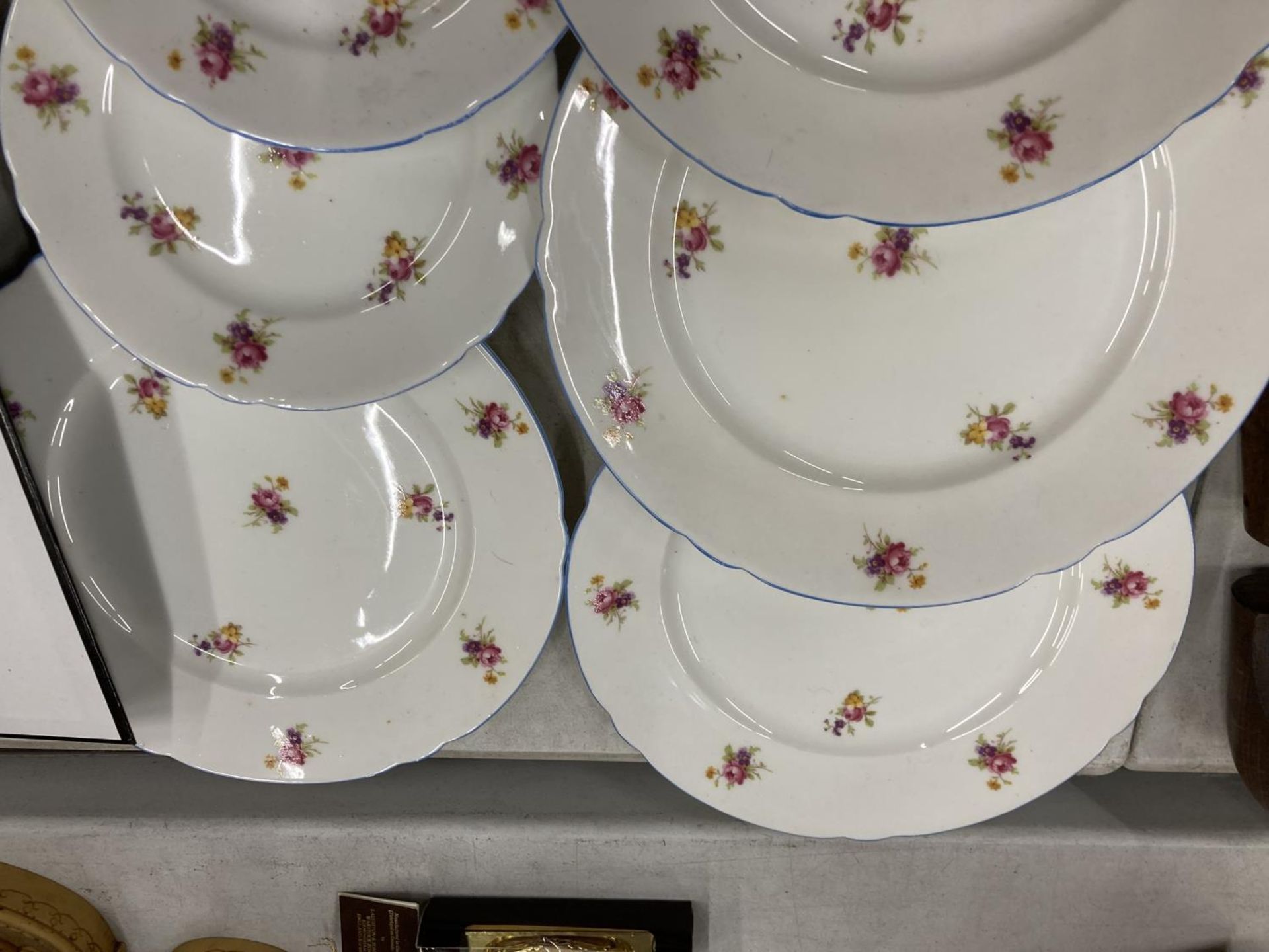 A QUANTITY OF SHELLEY CHINA PLATES WITH A DELICATE FLORAL PATTERN - 12 IN TOTAL - Image 3 of 3