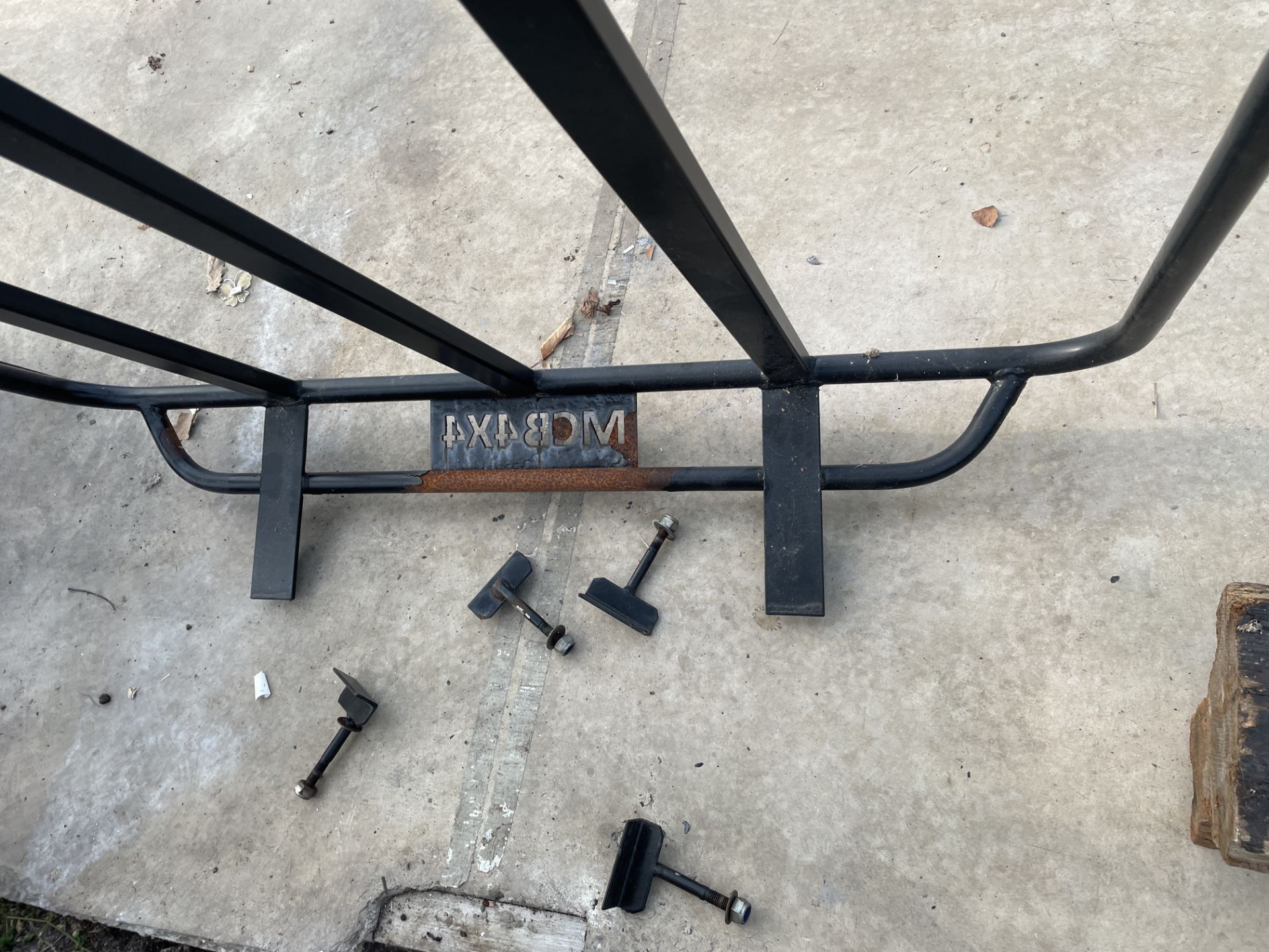 AN MCB 4X4 ROOF RACK WITH BRACKETS - Image 2 of 2