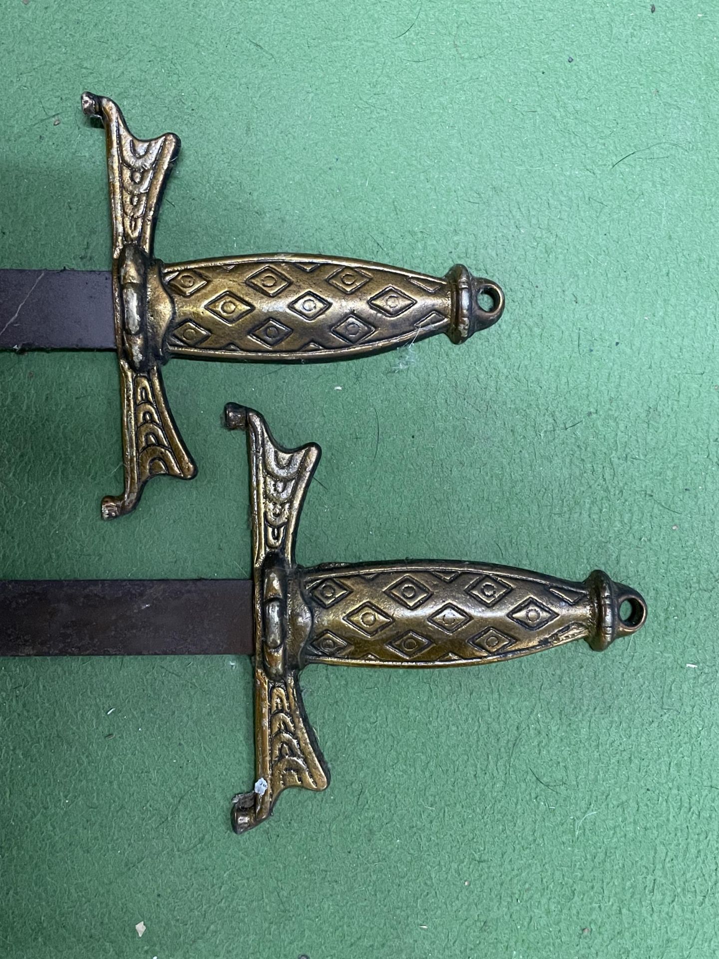 A PAIR OF VINTAGE SWORDS - Image 2 of 4
