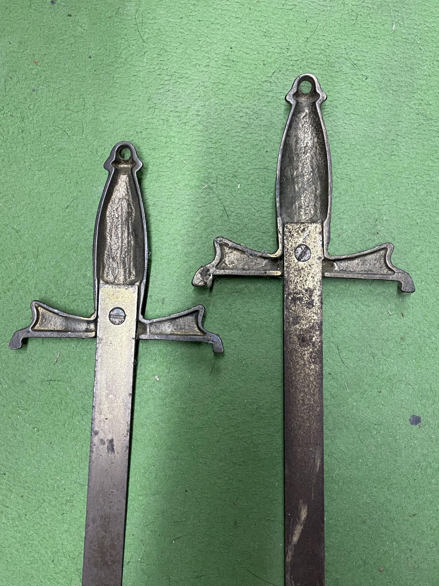 A PAIR OF VINTAGE SWORDS - Image 3 of 4