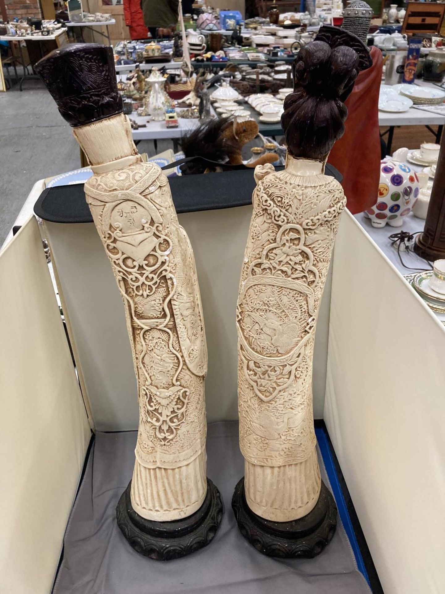A PAIR OF ORIENTAL FIGURES - 22 INCH TALL - Image 4 of 4