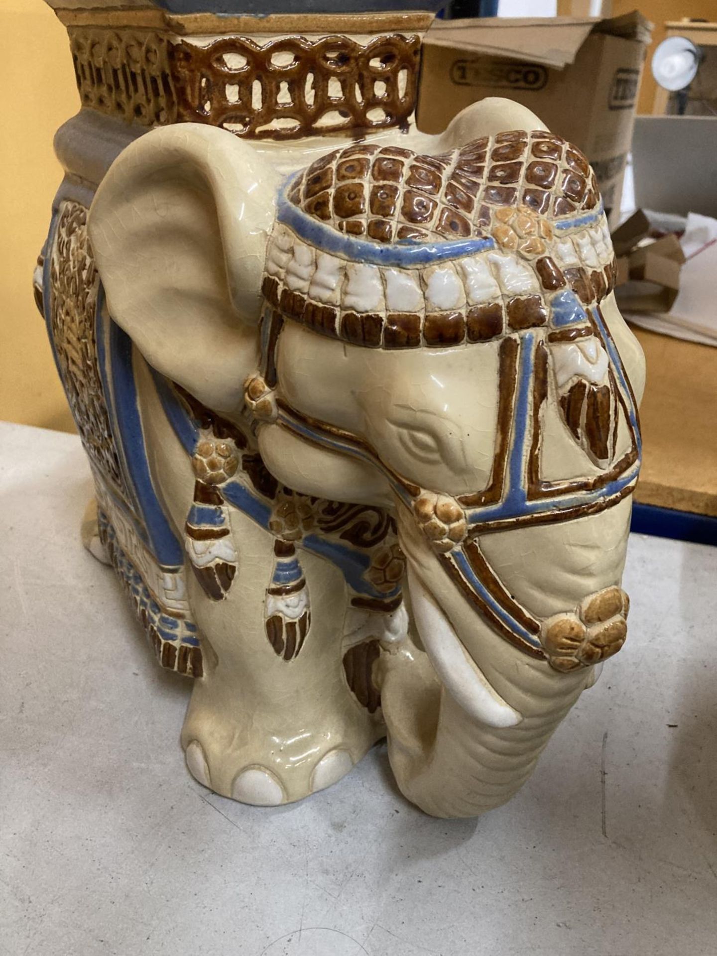 A LARGE CERAMIC ELEPHANT STAND/SEAT - Image 4 of 4