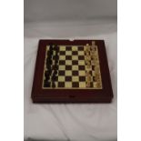 A 7 IN 1 COMPENDIUM SET TO INCLUDE CHESS, DRAUGHTS, BACKGAMMON, ETC