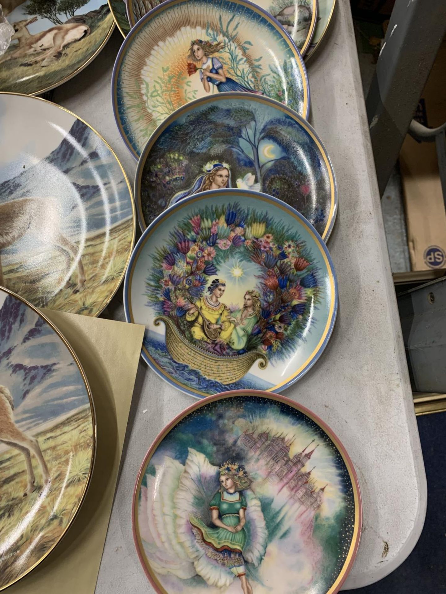 A LARGE COLLECTION OF COLLECTORS PLATES TO INCLUDE MASONS CHRISTMAS PLATES, ROYAL DOULTON ETC - Image 6 of 6