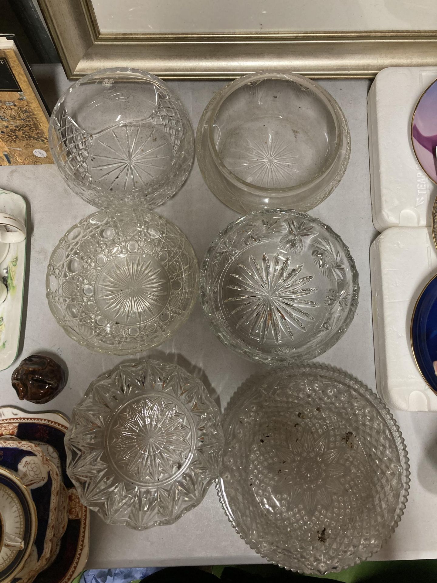 A QUANTITY OF GLASS BOWLS - Image 2 of 3