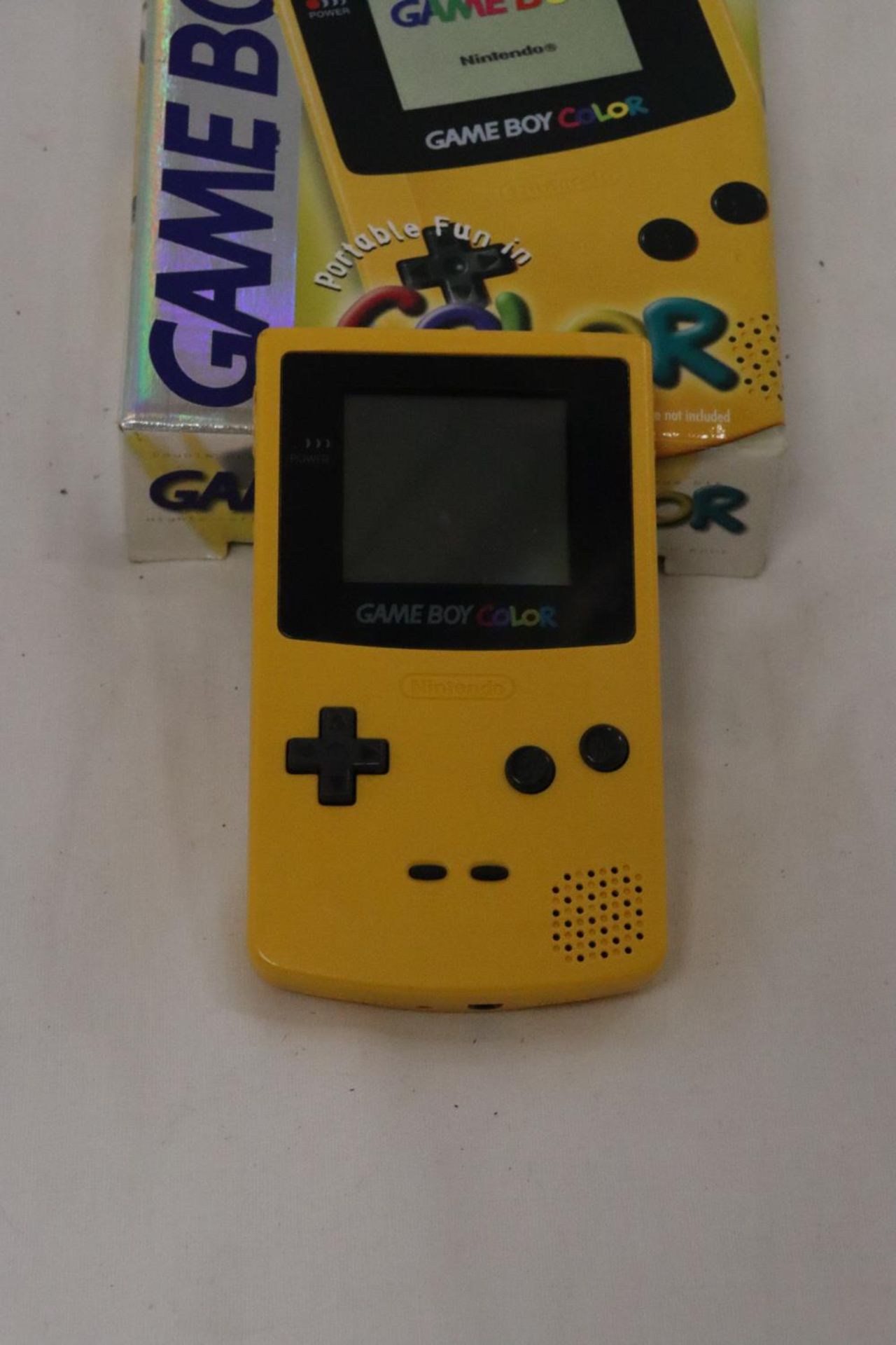 A BOXED GAMEBOY COLOUR, PORTABLE HANDHELD GAMES CONSOLE - Image 4 of 4