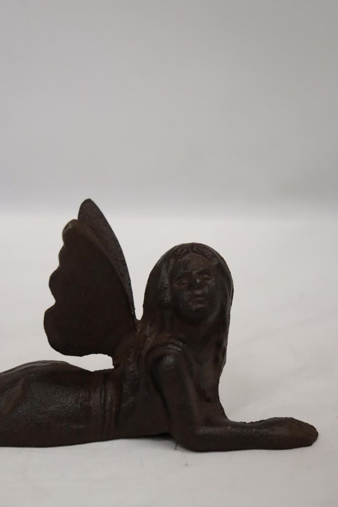 A CAST MODEL OF AN ANGEL, HEIGHT 9CM, LENGTH 21CM - Image 2 of 6