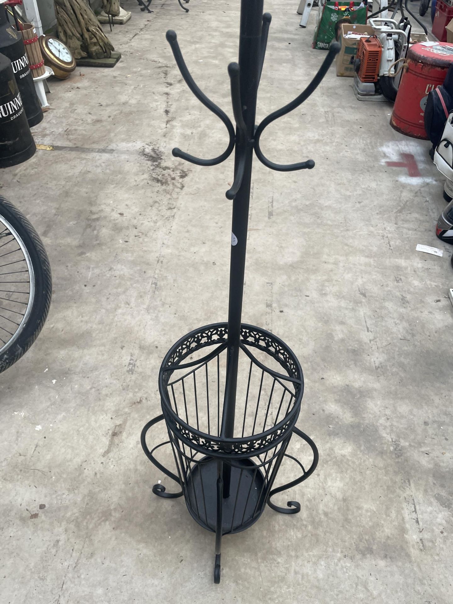 A TALL DECORATIVE METAL COAT, HAT AND STICK STAND (H:184CM) - Image 2 of 3