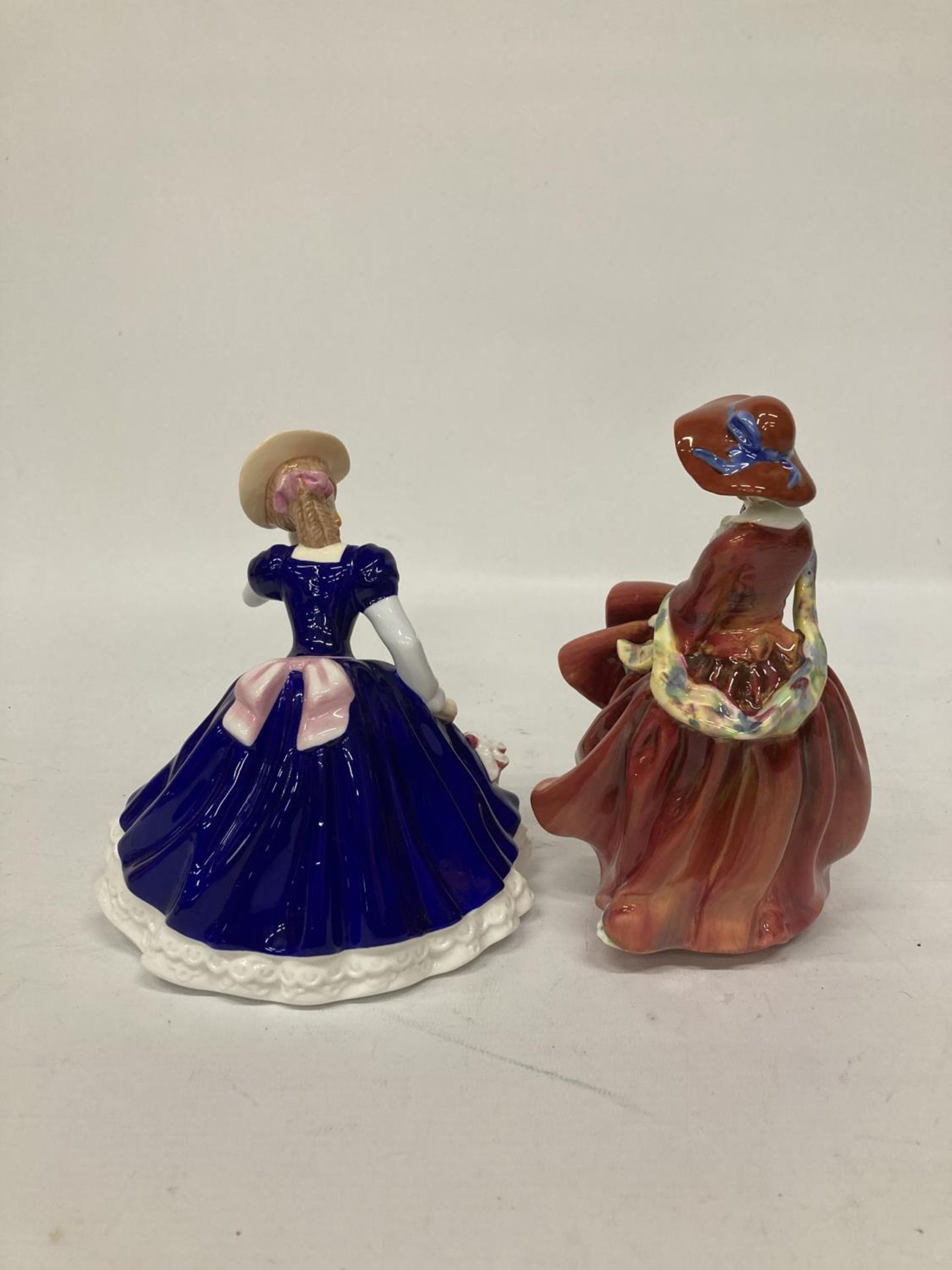 TWO ROYAL DOULTON FIGURINES ONE FROM THE PRETTY LADIES COLLECTION "FIGURE OF THE YEAR 2007 MARY" AND - Image 3 of 4