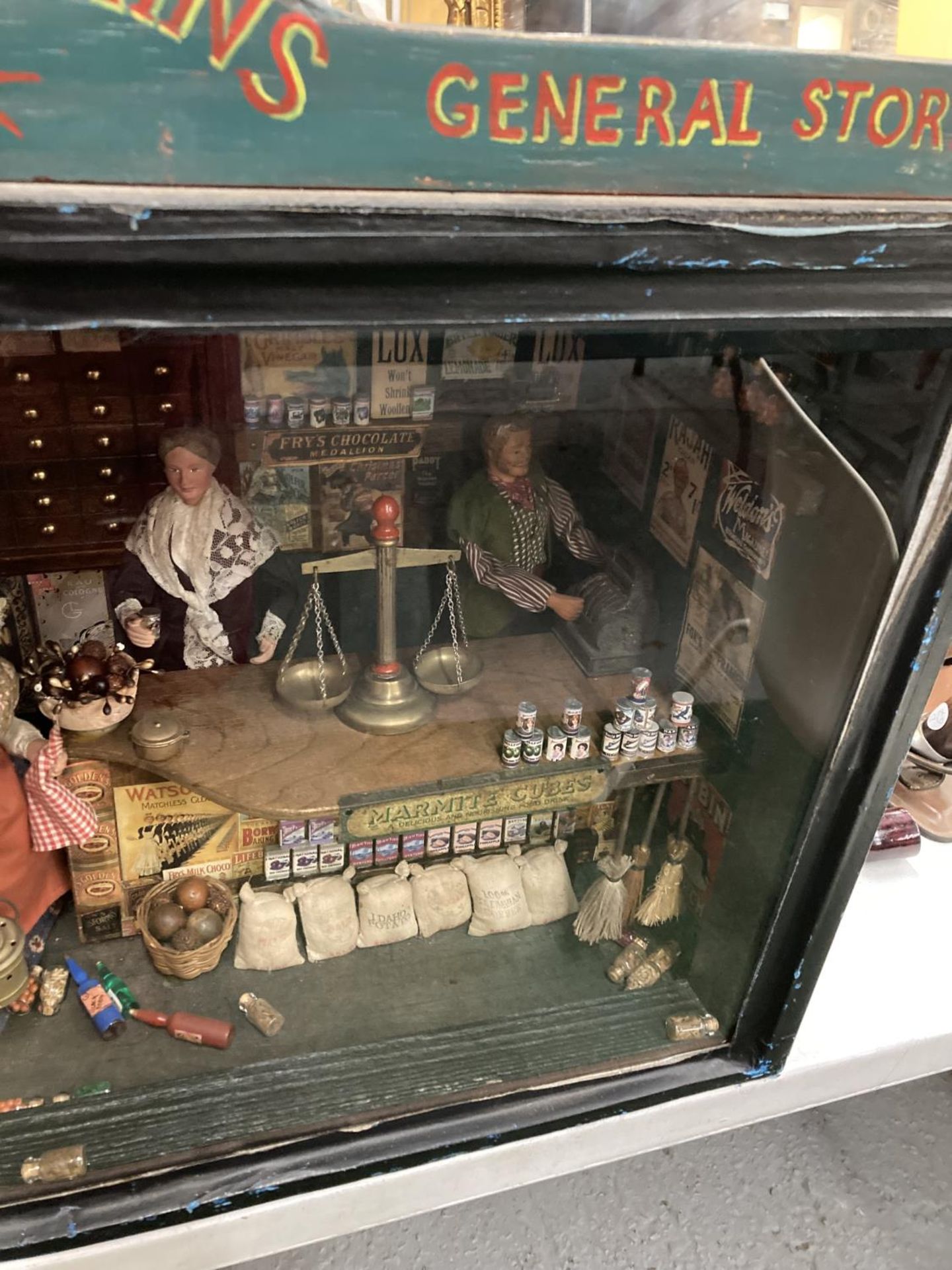 A VICTORIAN GROCERS SHOP DISPLAY CASE - Image 4 of 7