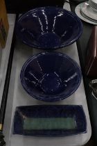 THREE ITEMS OF EARTHENWARE TO INCLUDE TWO BOWLS AND A SERVING DISH