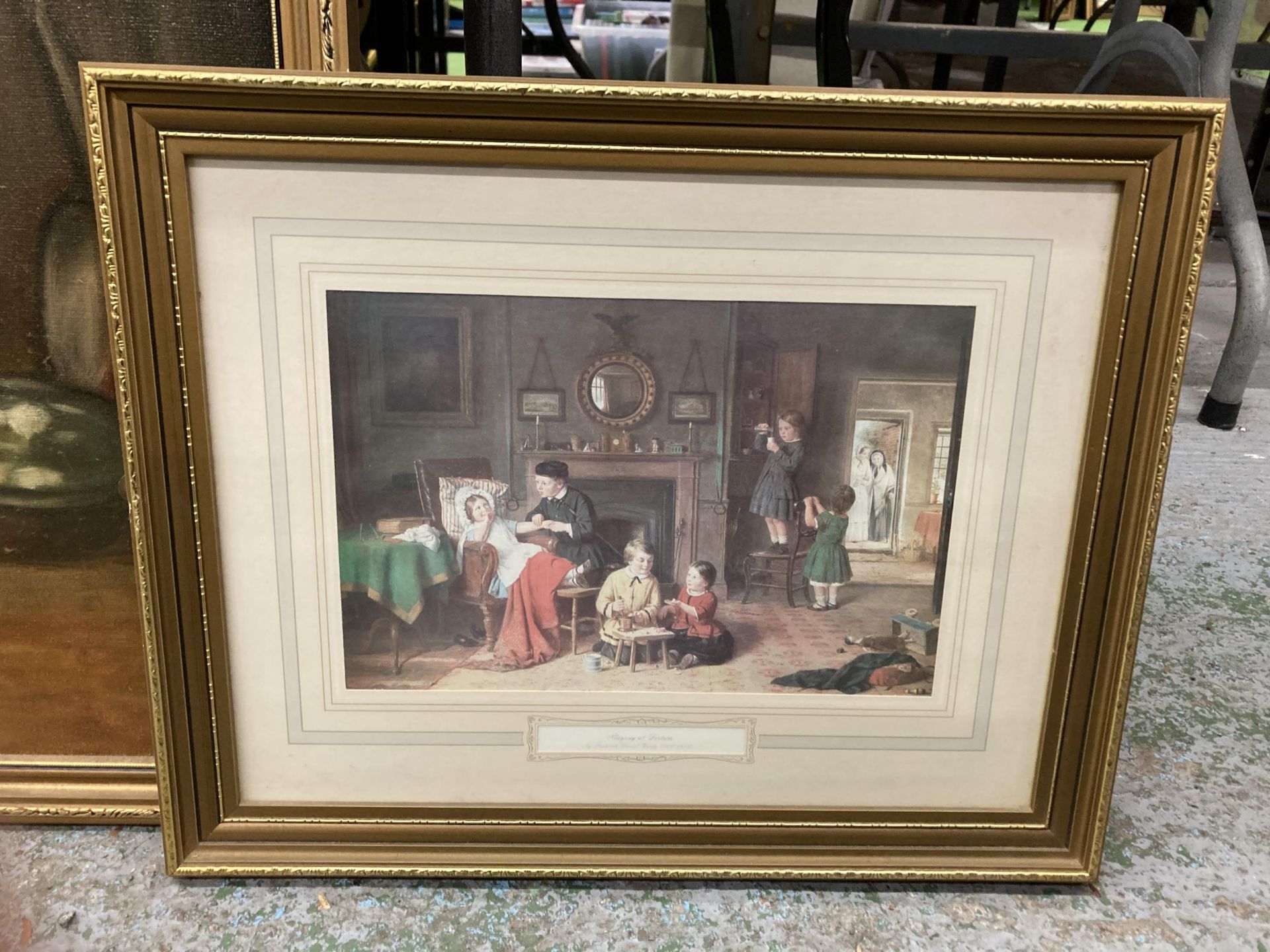 A FRAMED OIL ON BOARD OF A LADY TOGETHER WITH A FRAMED PRINT - Bild 2 aus 6