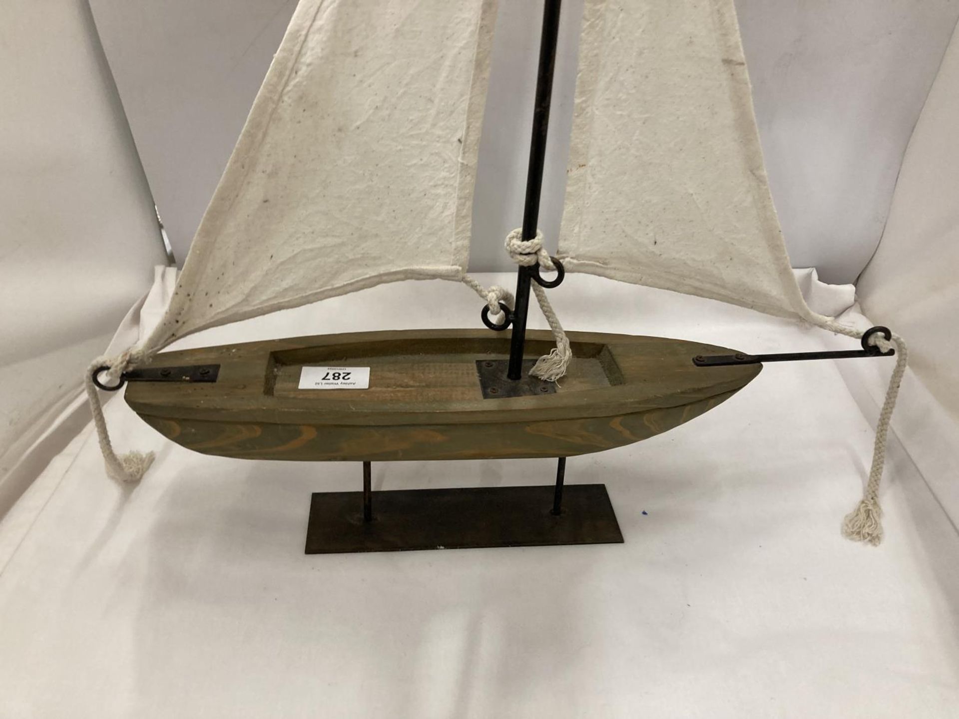 A VINTAGE WOODEN SAILING BOAT ON A DISPLAY PLINT, HEIGHT 56CM, LENGTH 46CM - Image 3 of 3