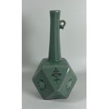 A MID 20TH CENTURY CHINESE KOREAN EXPORT CUBIC STYLE TALL VASE, SIGNED, HEIGHT 22 CM