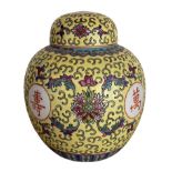 A CHINESE FAMILLE JAUNE PORCELAIN LIDDED GINGER JAR, STAMPED TO BASE, HEIGHT 15 CM