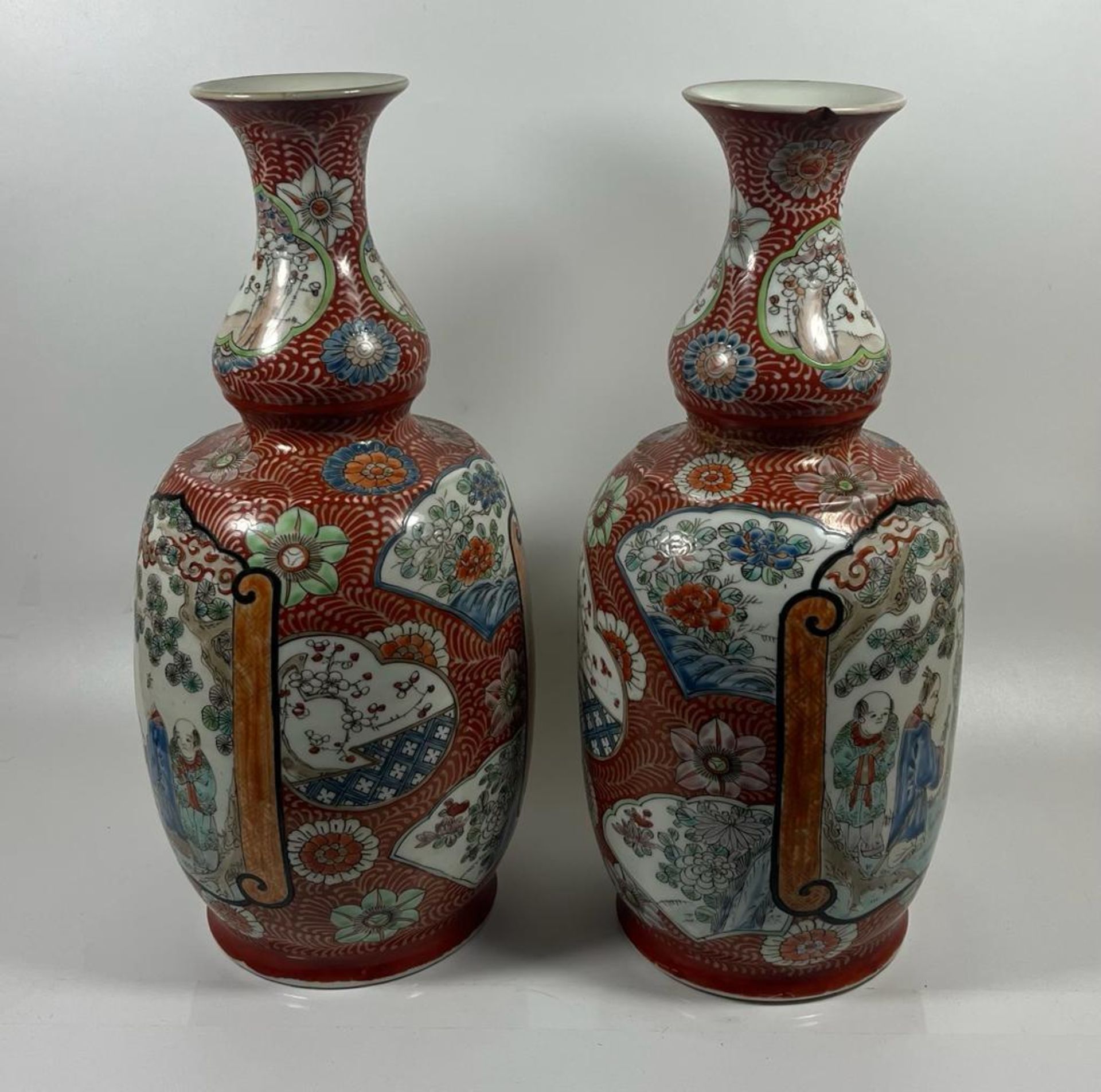 A PAIR OF JAPANESE EARLY TO MID 20TH CENTURY DOUBLE GOURD TYPE VASES WITH HAND PAINTED ENAMELLED - Image 5 of 10