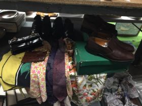 A QUANTITY OF VINTAGE CLOTHING, SHOES, HANDBAGS ETC