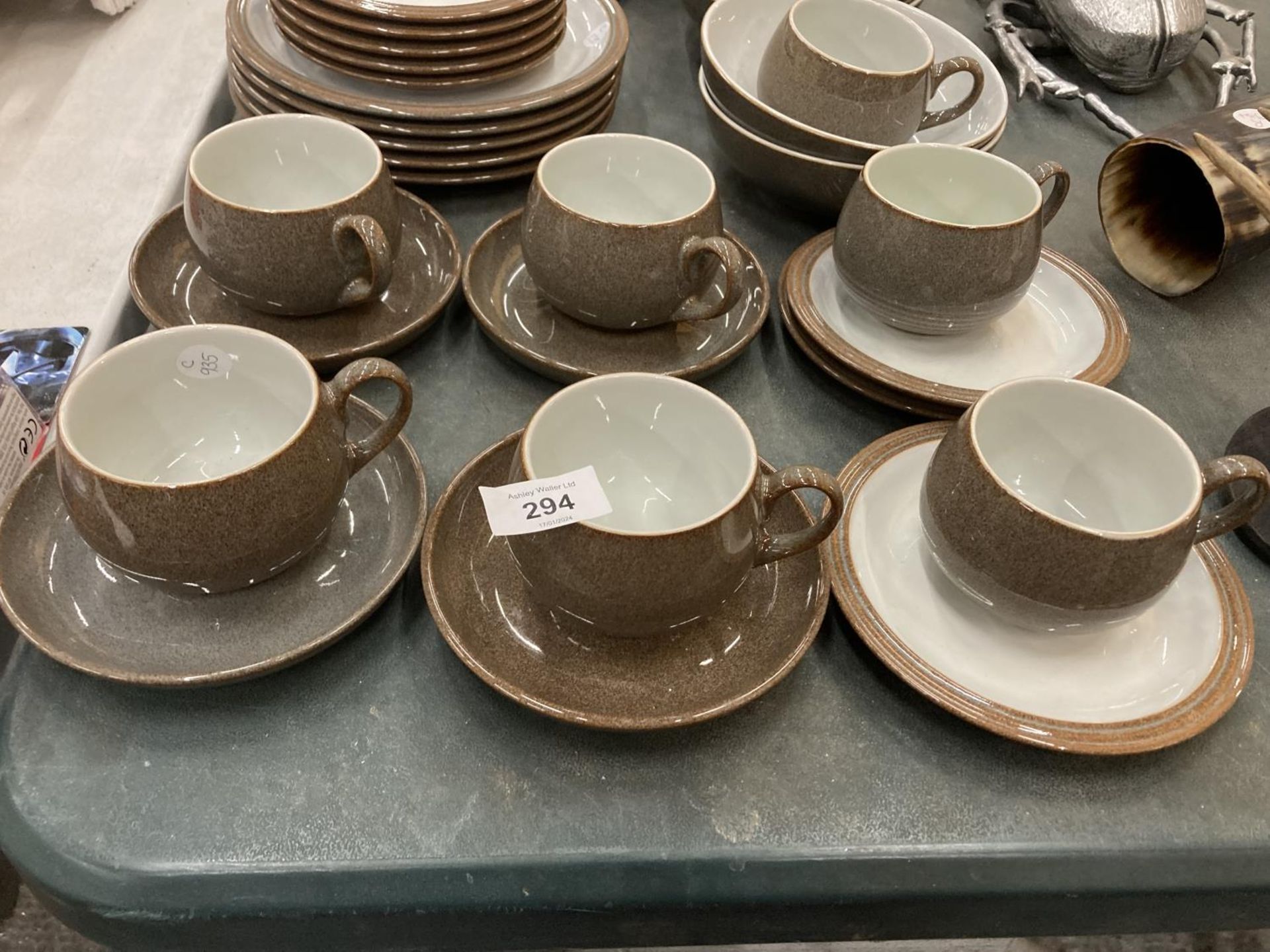 A PART DENBY DINNER SERVICE TO INCLUDE DINNER AND SIDE PLATES, BOWLS, CUPS AND SAUCERS - 33 PIECES - Image 2 of 5