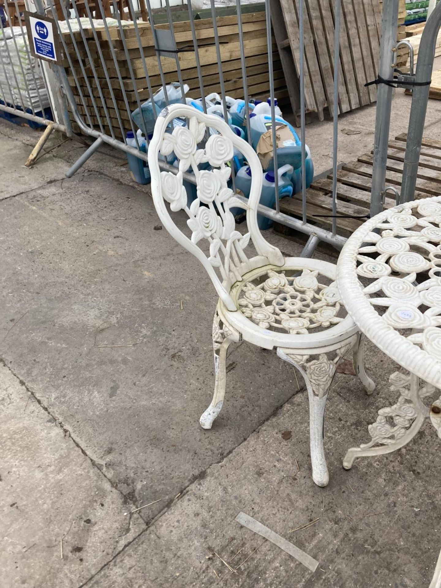 A VINTAGE STYLE METAL BISTRO SET COMPRISING OF A ROUND TABLE AND TWO CHAIRS - Image 2 of 3