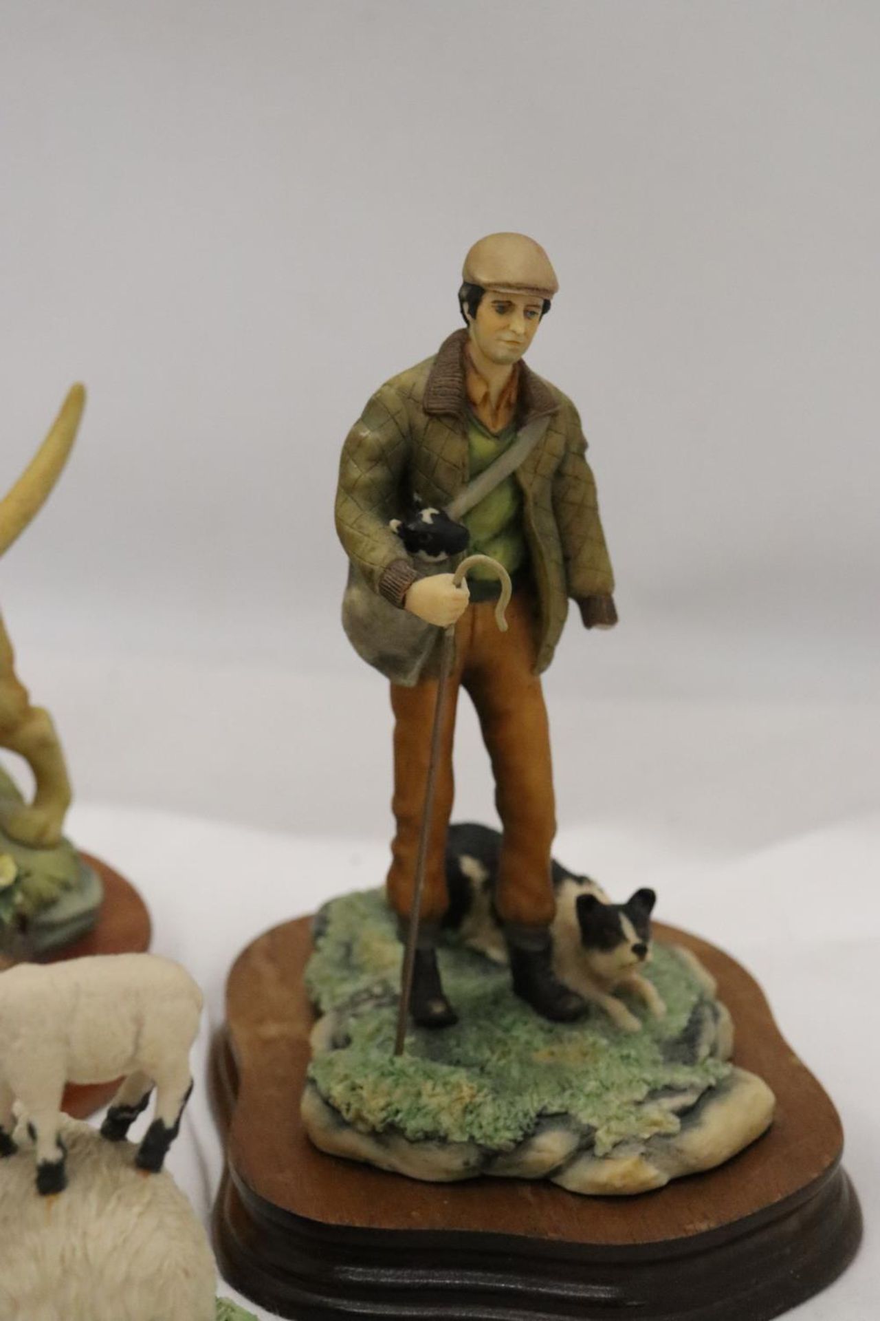 TWO BORDER FINE ARTS FIGURES ON WOODEN BASES TO INCLUDE SHEEP AND A FARMER WITH A SHEEP DOG, BOTH - Bild 4 aus 6