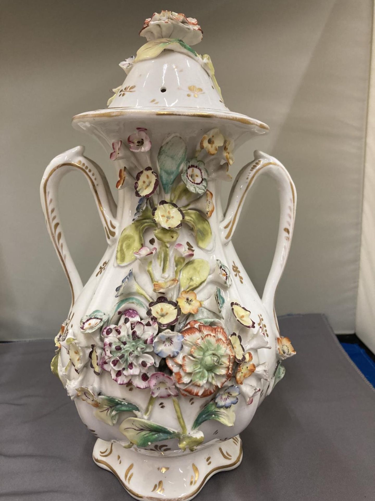 A COALBROOK DALE TWO HANDLED FLORAL POT - Image 4 of 4