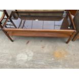 A RETRO TEAK TWO TIER COFFEE TABLE WITH SMOKED GLASS TOP, 41 X 18"