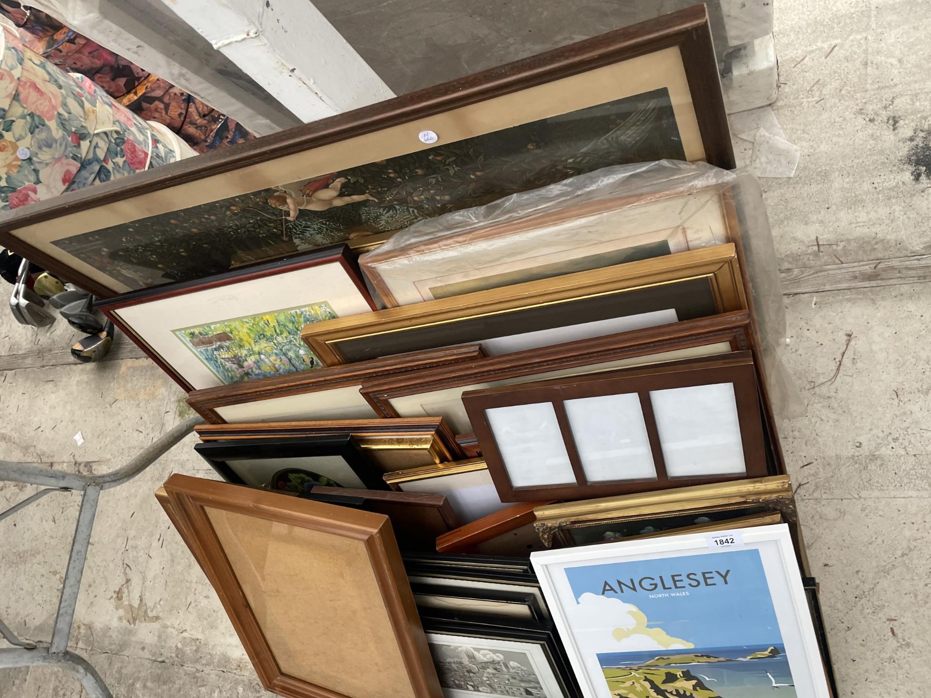 A LARGE QUANTITY OF FRAMED PICTURES, PRINTS AND MIRRORS ETC - Bild 2 aus 2