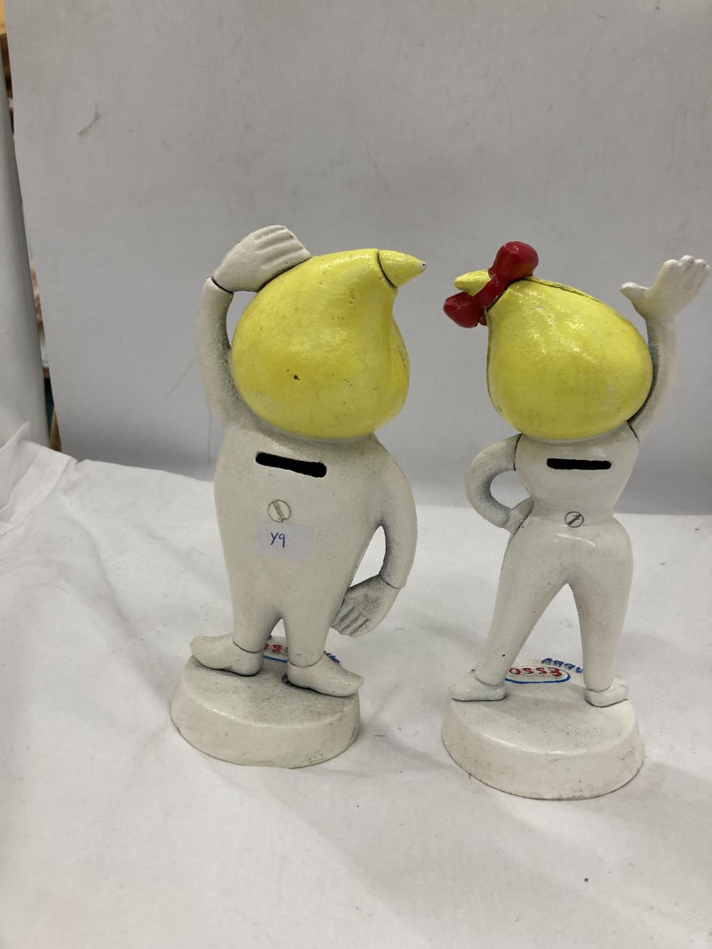 A PAIR OF CAST ESSO MR AND MRS DRIP FIGURES, HEIGHT 24CM - Bild 4 aus 5