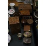 A QUANTITY OF VINTAGE WOODEN AND CERAMIC BOXES AND TRINKET BOXES