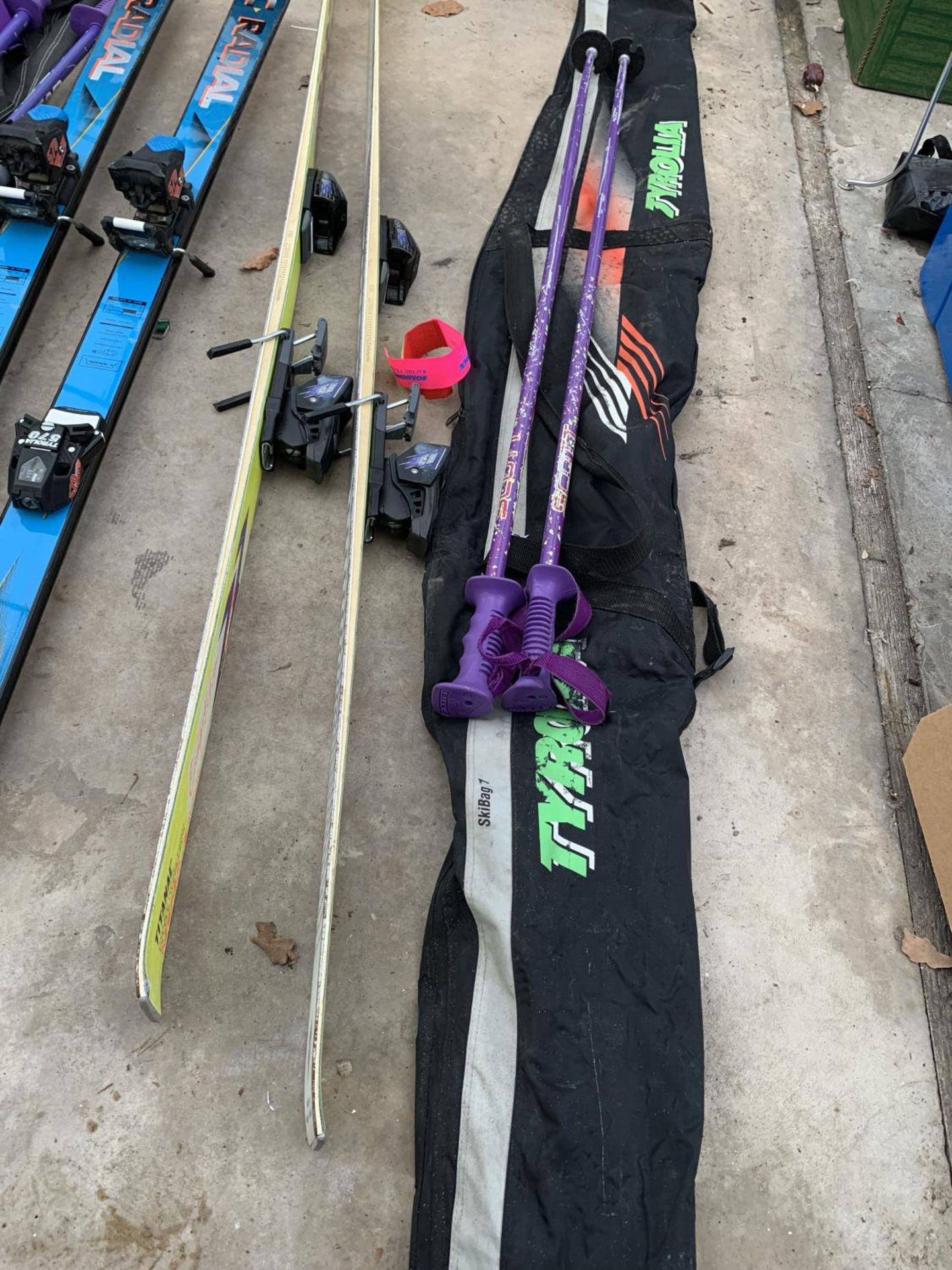 TWO SETS OF SKI'S COMPLETE WITH CARRY CASES - Image 3 of 4