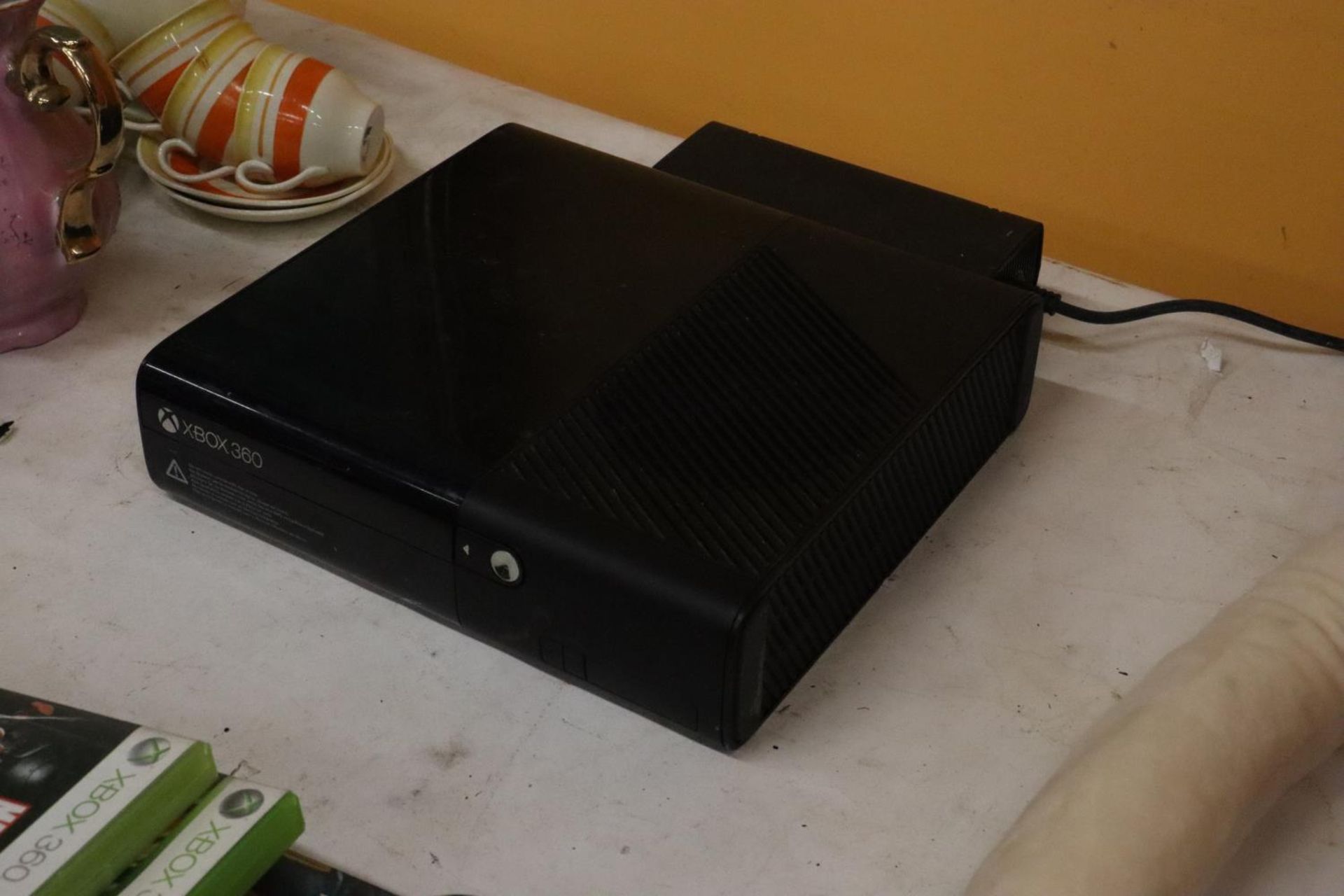 AN X-BOX 360 CONSOLE, 6 GAMES PLUS 2 X-BOX 1 GAMES AND THREE CONTROLLERS - Image 4 of 5
