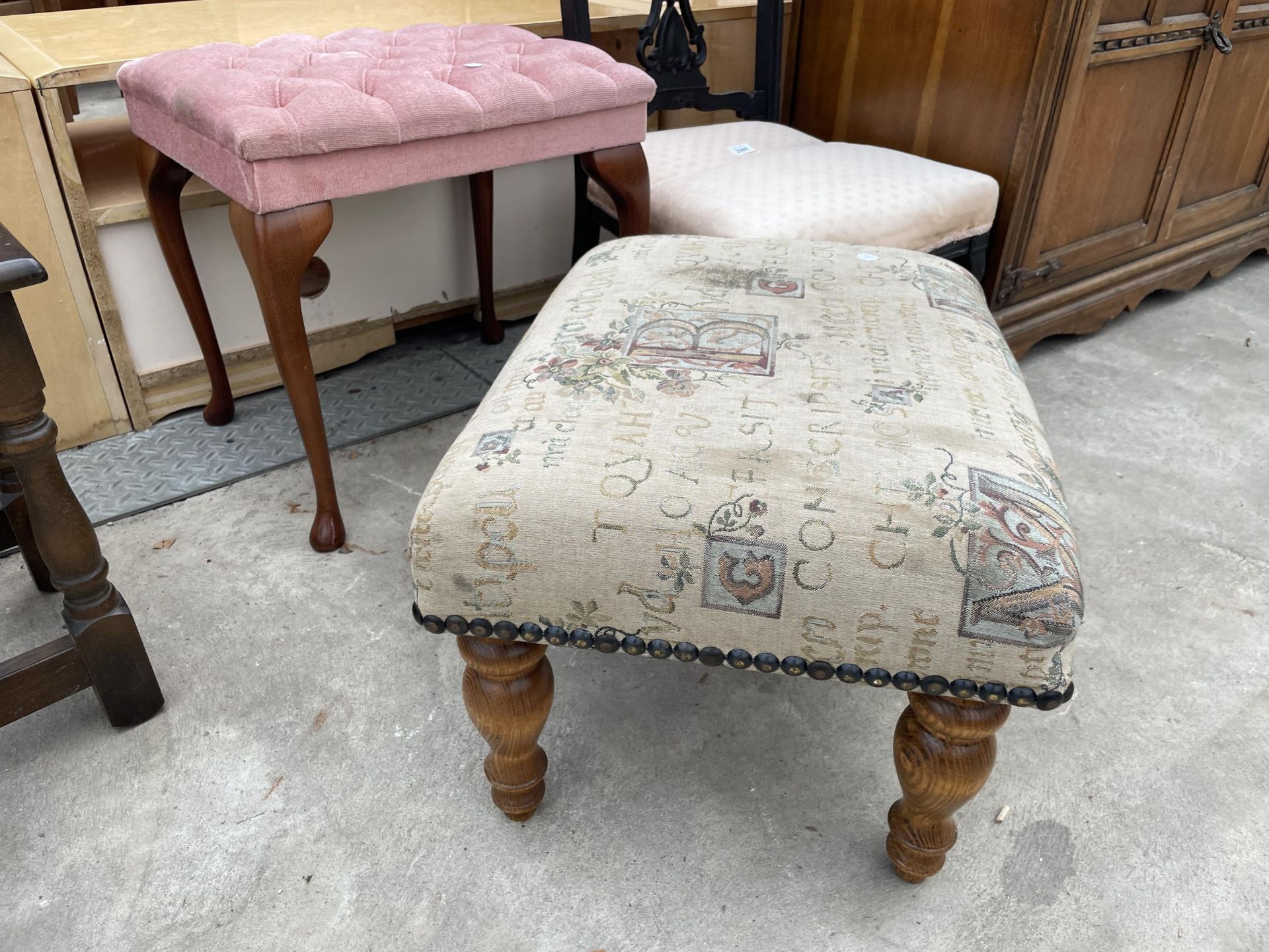 AN EDWARDIAN EBONISED NURSING CHAIR AND TWO MODERN STOOLS - Image 2 of 3