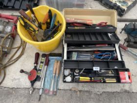 A COLLECTION OF VARIOUS HAND TOOLS TO INCLUDE A TOOLBOX AND CONTENTS, G-CLAMP, CHISELS, ETC