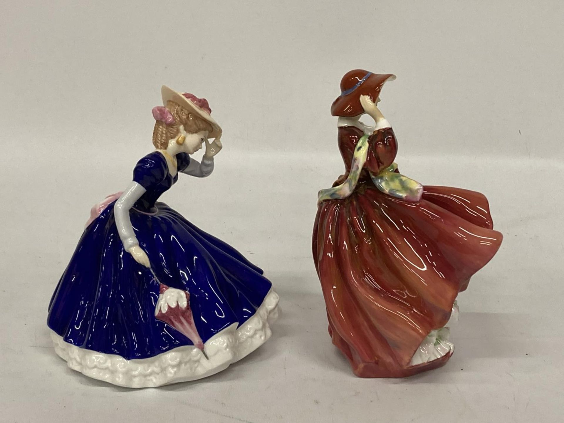 TWO ROYAL DOULTON FIGURINES ONE FROM THE PRETTY LADIES COLLECTION "FIGURE OF THE YEAR 2007 MARY" AND - Image 2 of 4