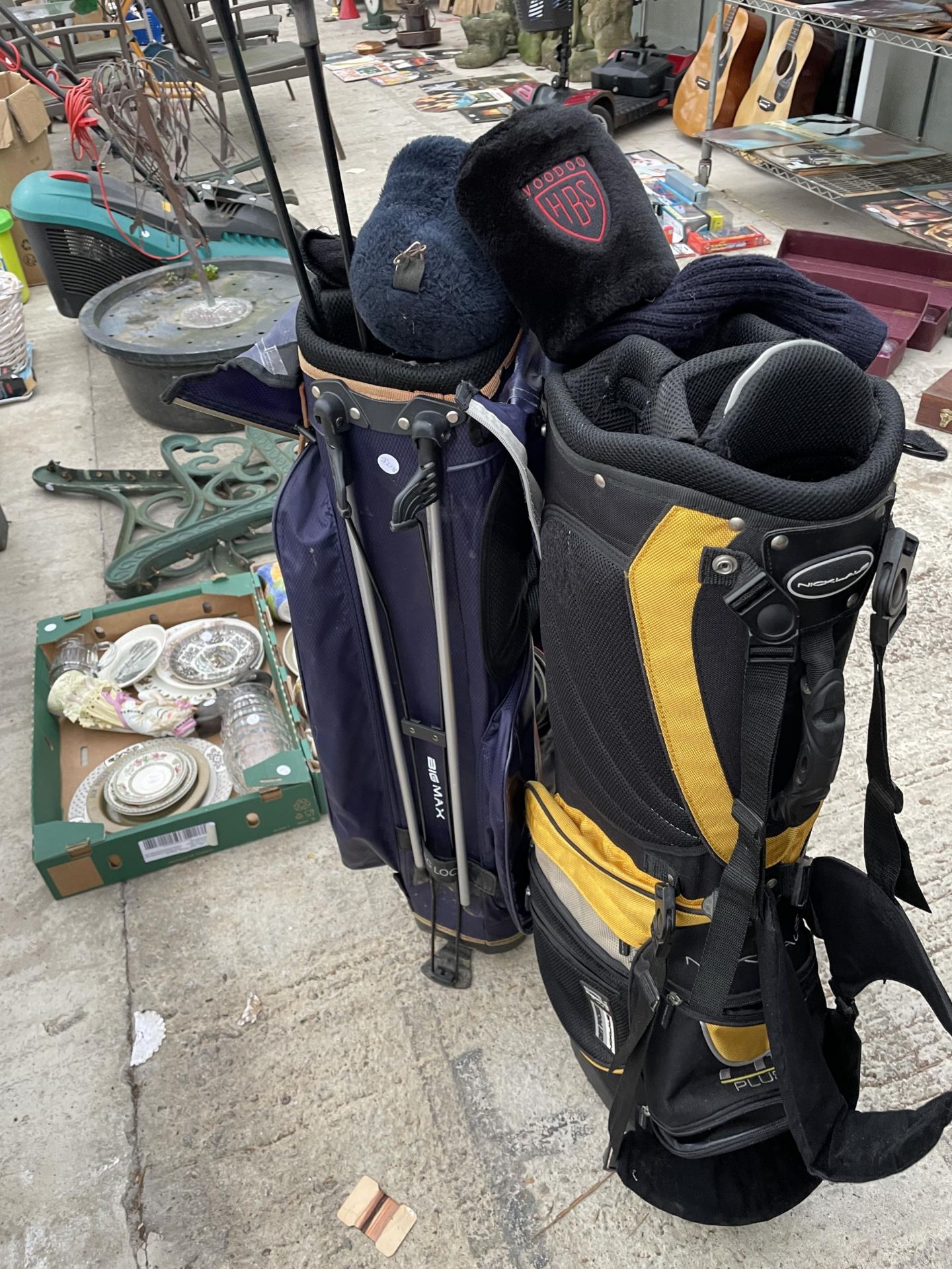 TWO GOLF BAGS TO INCLUDE A VODOO DRIVER AND A MERCURY THREE WOOD - Image 4 of 4