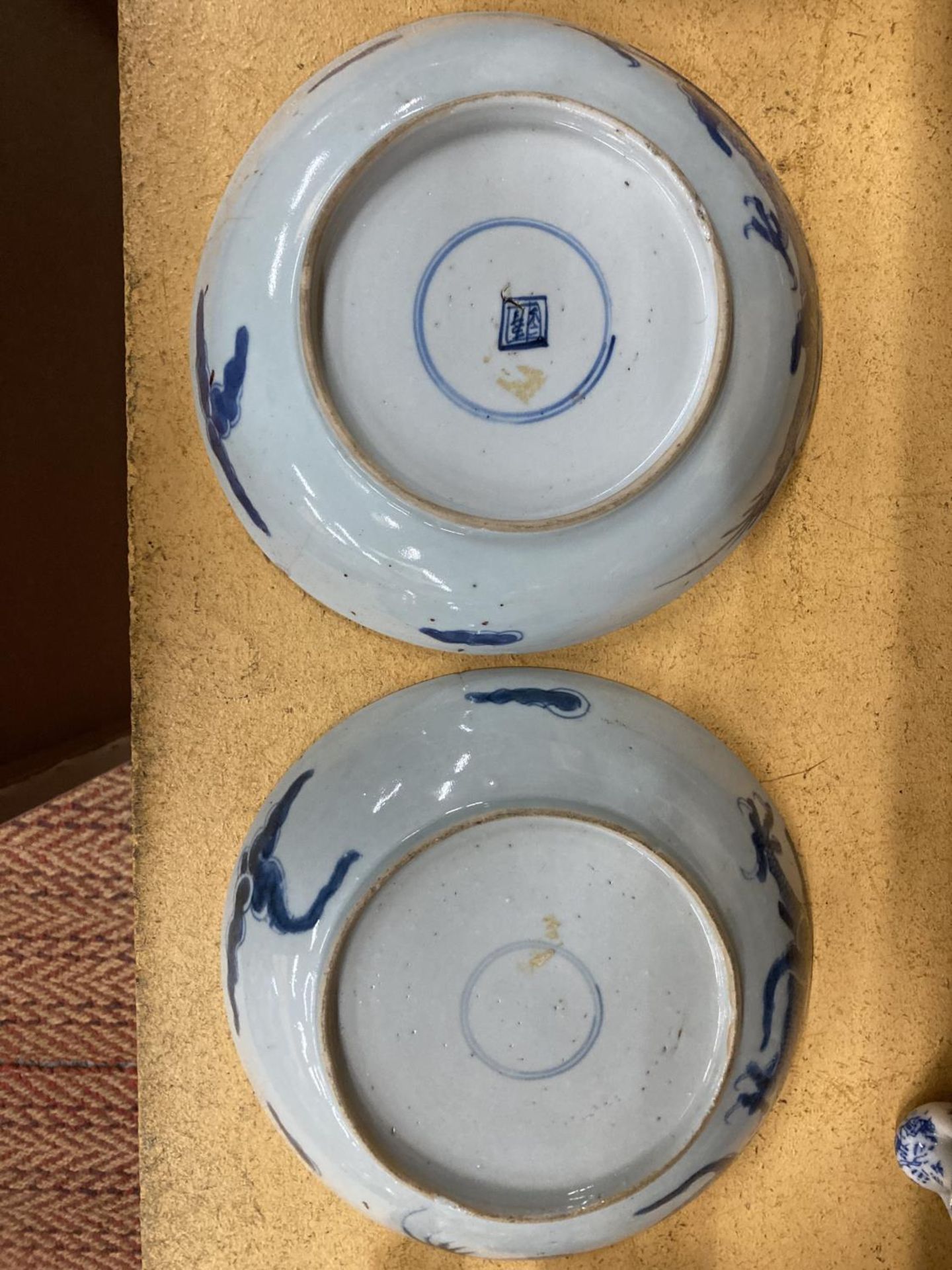 TWO VINTAGE BLUE AND WHITE CHINESE BOWLS WITH DRAGON DESIGN - Image 4 of 4