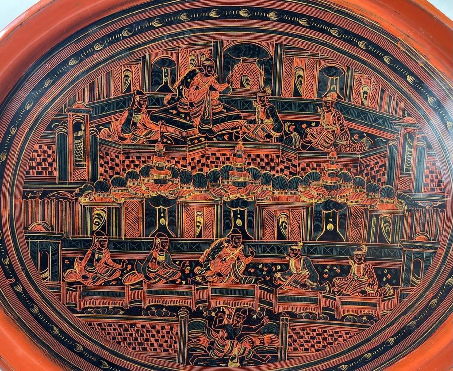 A VINTAGE CHINESE RED LACQUERED DRINKS TRAY WITH TEMPLE SCENE DESIGN, LENGTH 39CM - Bild 2 aus 4