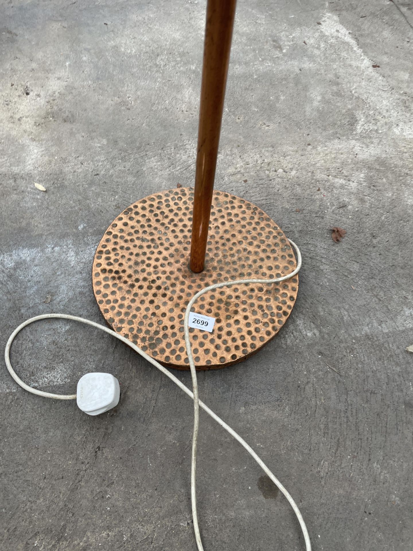 A STANDARD LAMP WITH COPPER BASE AND POLE COMPLETE WITH SHADE - Image 2 of 3