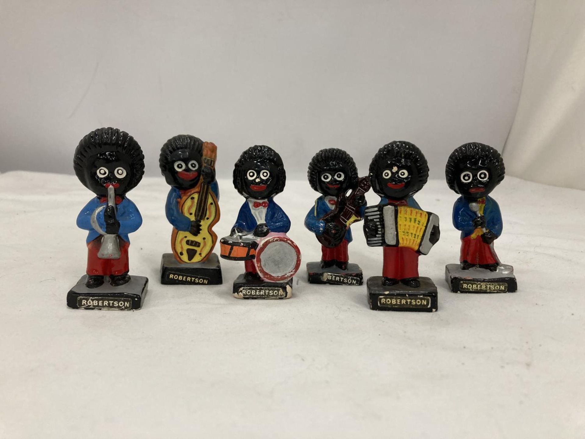 SIX ROBERTSON'S VINTAGE BAND MEMBERS TO INCLUDE A RARE SINGER - Bild 2 aus 5