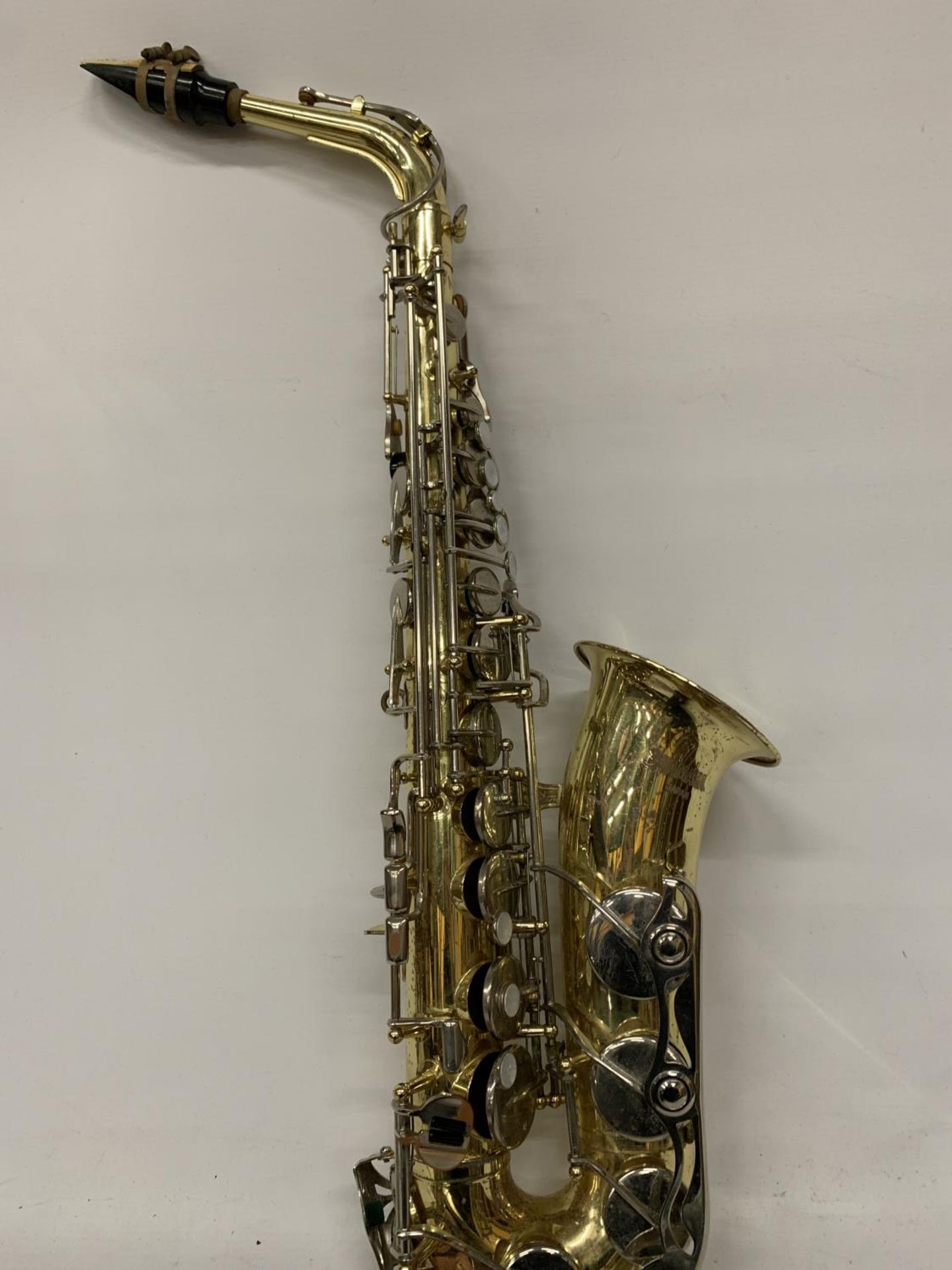 A YAMAHA SAXOPHONE WITH CASE AND A TEACHING BOOK - Image 9 of 24