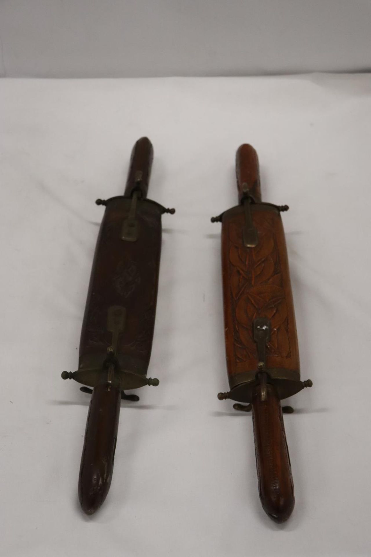TWO VINTAGE CARVING SETS IN WOODEN CASES - Image 2 of 5